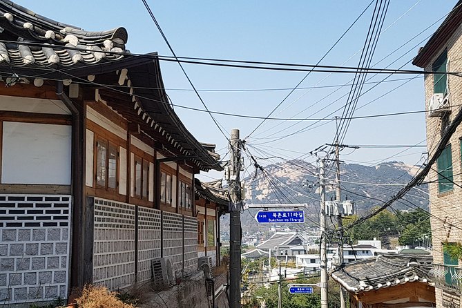 Best Walking Tour to Gyeongbok Palace N Bukchon With Expert - Meeting Point Details