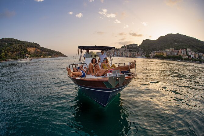 Boat Tour With Aperitifs, Lunches and Parties in La Spezia