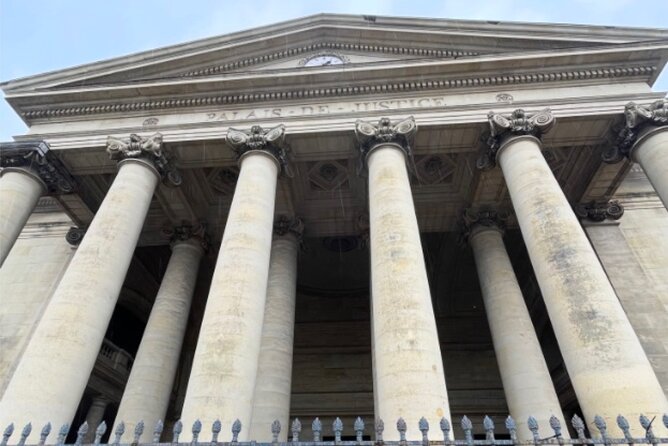 Caen Scavenger Hunt and Sights Self-Guided Tour