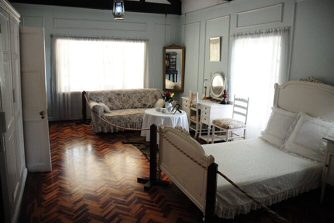 Day Tour Giraffe Center, Karen Blixen and Lunch at Carnivore - Giraffe Center Experience