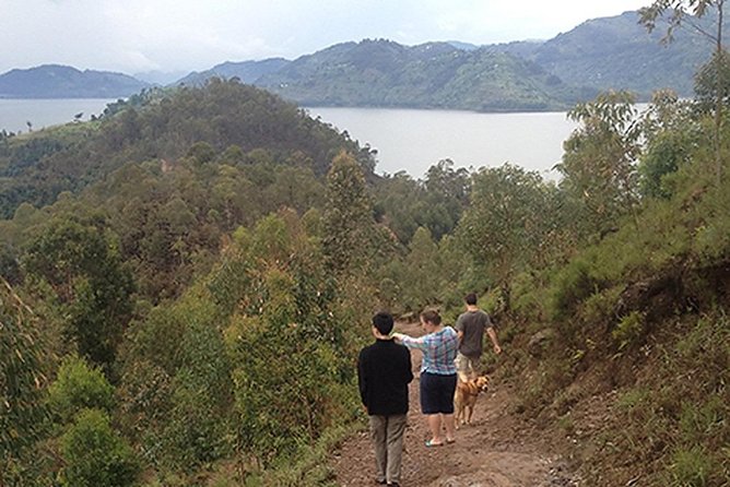 Enchanting Twin Lakes Getaway: Camping on Ile De Cyuza, Musanze