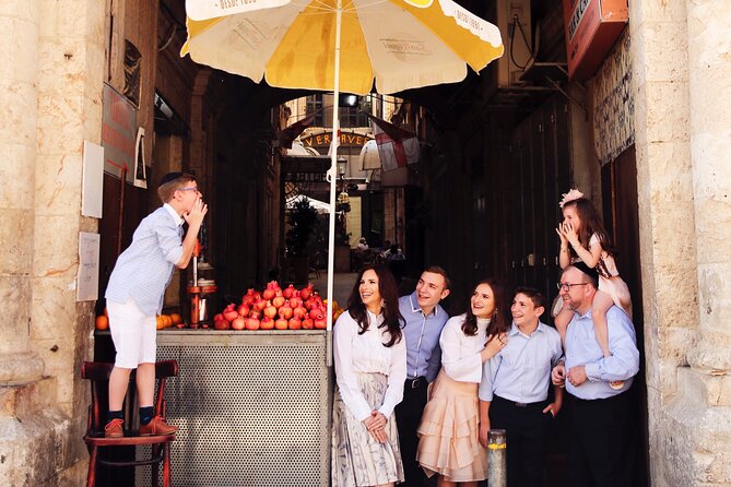 Family Photoshoot Experience Through the Walls of the Old City