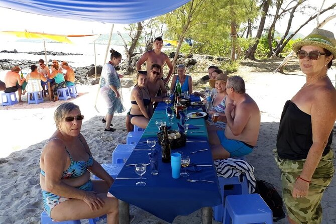 Full Day Shared Speed Boat in Ile Aux Cerfs Lunch & Transfer Incl - Inclusions