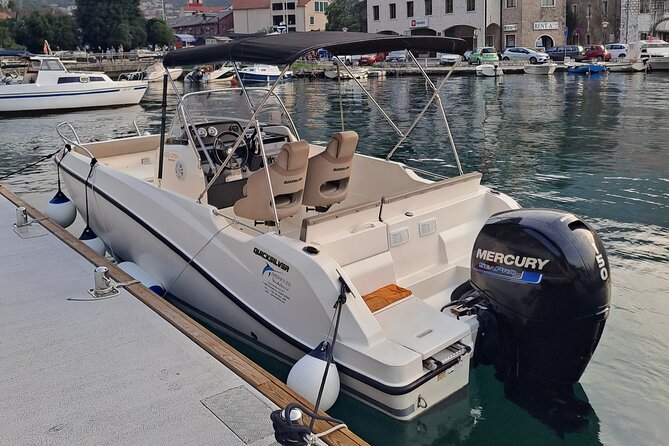 Group Tour With Speed Boats - Group Size and Pricing