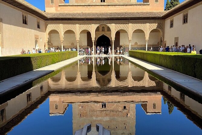 Group Visit to La Alahambra and Generalife (Tickets Included) - Official Guide and Pickup