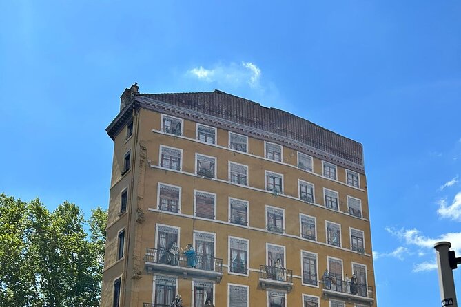 Guided Walking Tour in Lyon - Maximum Travelers and Guarantee