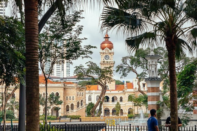 Highlights & Hidden Gems With Locals: Best of Kuala Lumpur Private Tour - Itinerary Highlights