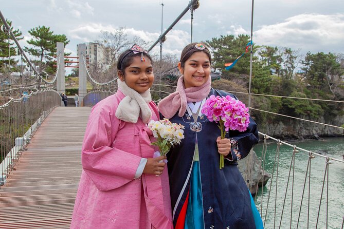 Jeju] Hanbok Private Guide Tour & Photo Session in Beautiful Yongduam Rock,