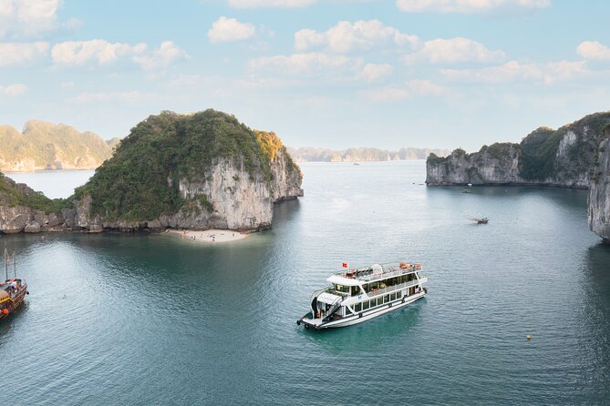 La Regina Day Trip in Halong Bay Using 5 Star Service
