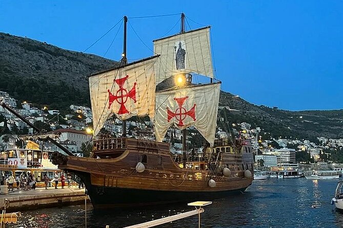 Panoramic Sunset Pirate Boat Tour With Live Music and Tour Guide - Important Notes