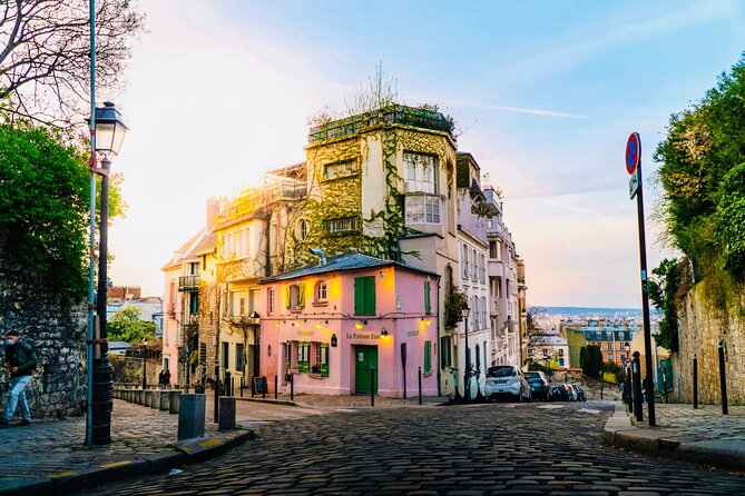 Paris: Uncover the Secrets of Montmartre Small-Group With a Guide - Tour Overview