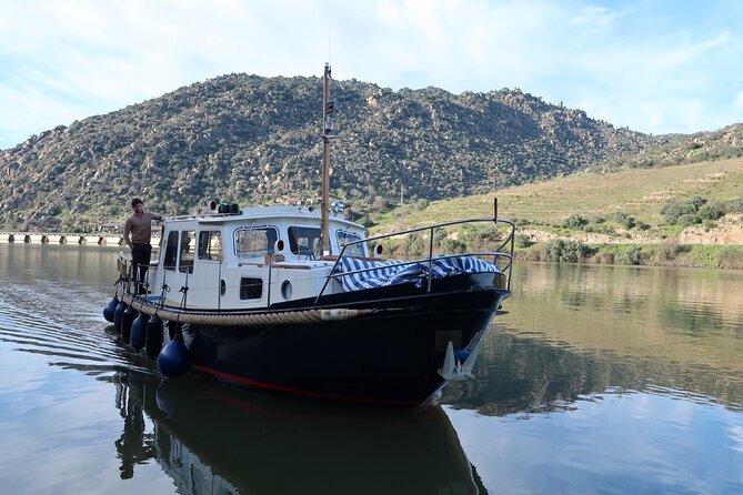 Private Douro Valley Tour With Yacht, Wine Tasting and Lunch - Location and Transportation