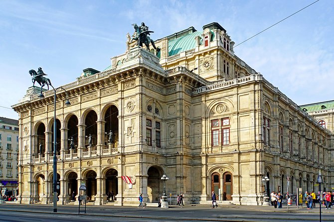 Private Full Day Tour From Budapest to Vienna With Hotel Pick-Up and Drop off - Logistics and Meeting Points