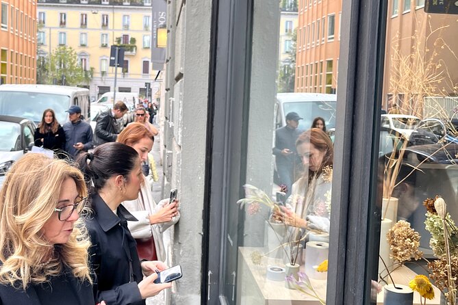 Private Guided Home Shopping Tour of Historic Shops in Milan - Whats Included