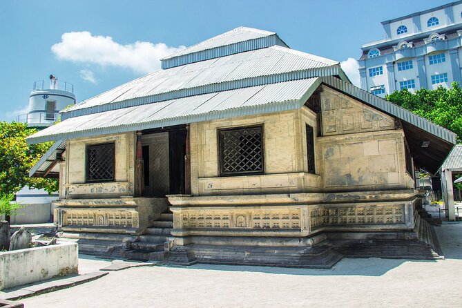 Private Male City Walking Tour With Optional Vilimale Tour - Optional Vilimale Tour