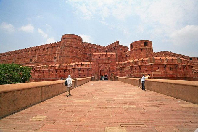 Private Same Day Taj Mahal Tour From Hyderabad With Return Air Ticket - Meeting and Pickup