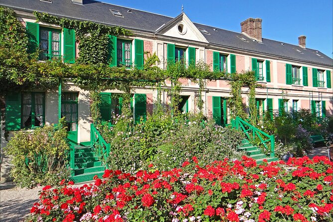 Private Transfer From Paris to Bayeux / Caen With Stop in Giverny - Booking