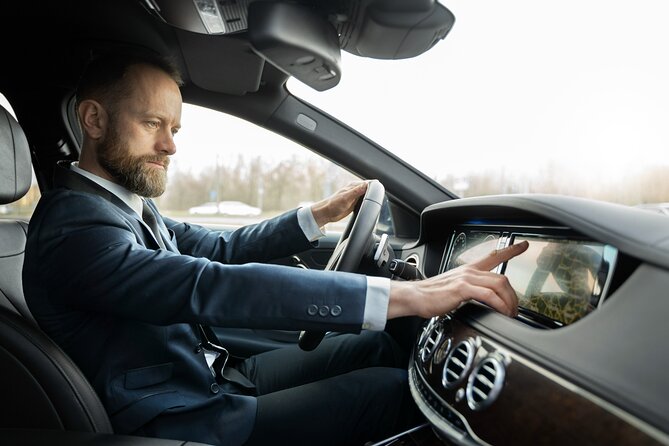 Private Transfer From Segovia to Madrid City/Airport - Pickup and Drop-off