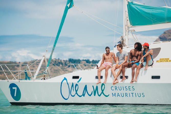 Shared WEST Cruise - Ile Aux Benitiers: Full Day Catamaran Cruise - What To Expect