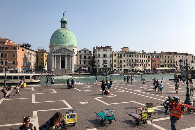 Venice: Gondola Ride and Walking Tour With a Private Guide