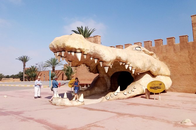 Visite the Crocodiles Park and Botanic Garden