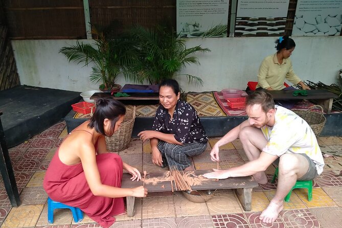 Amazing Craft Classes and Boat Trip to Lotus Fields