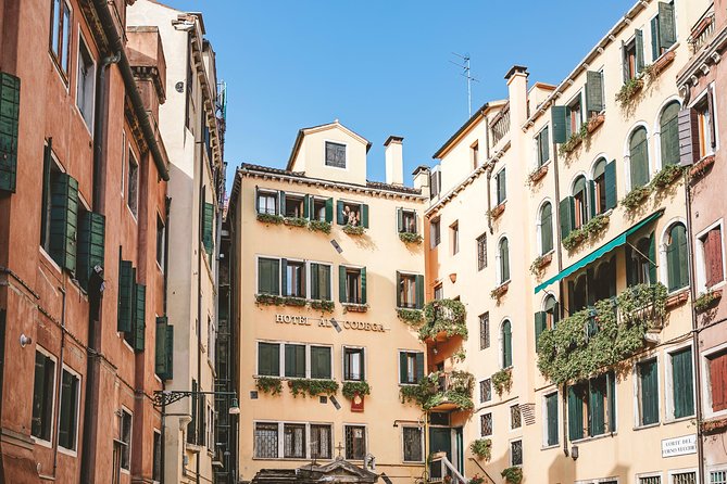 ANGLE - Photo Session in Venice With Local Photographer - Details