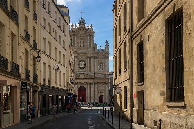 Aristocratic and Literary Tour in Marais - Physical Requirements