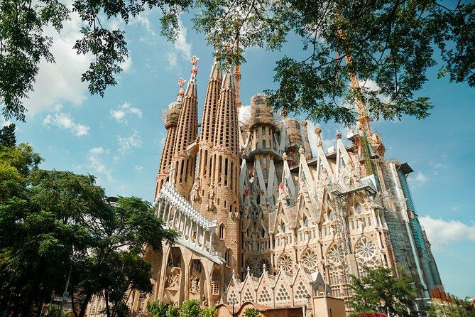Barcelona Self-Guided Photo Safari With Digital Photobook - Tour Features