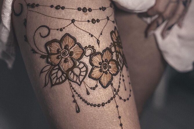 Bohemian Henna Class in Dubai - Directions