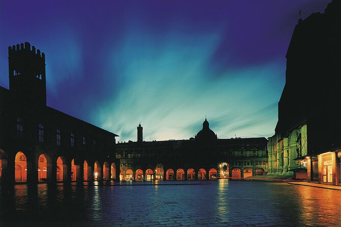 Bologna Private Walking Tour 2H - Booking Information