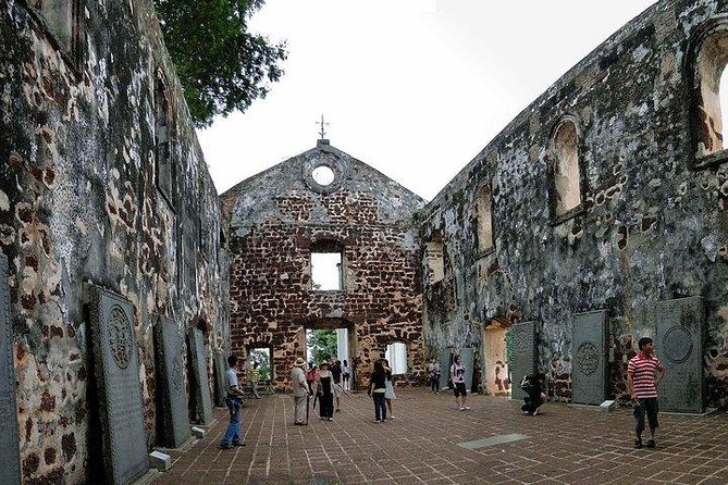 Chauffeur: Malacca to Singapore Van Transfer