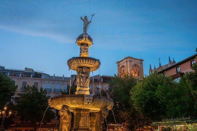 Christmas Magic: Walking Granada's Historic Highlights