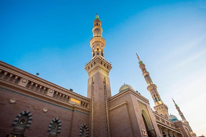 City Sightseeing Al Madinah Hop-On Hop-Off Bus Tour - Operating Hours and Accessibility