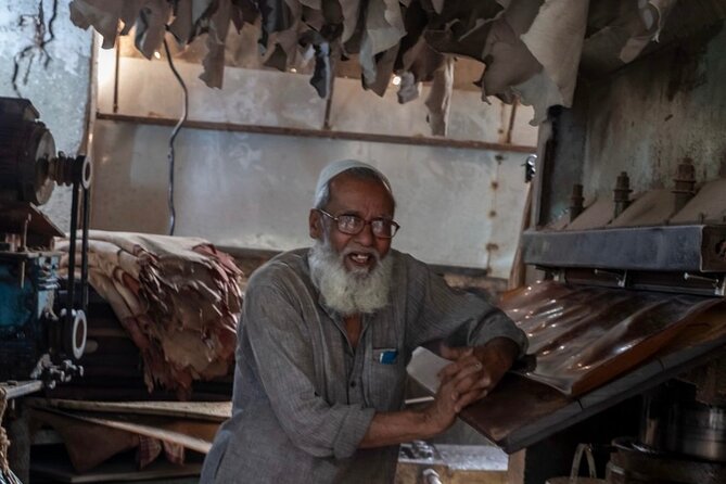 Dharavi Slum Tour With Expert Guide and Private Transport
