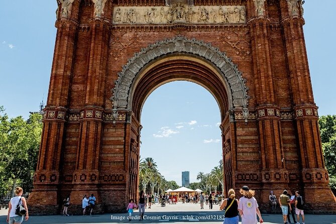 Explore El Born District: Private Half-Day Walking Tour - Tour Overview