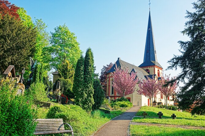Family Tour of Linzs Old Town, Pöstlingberg and Grottenbahn