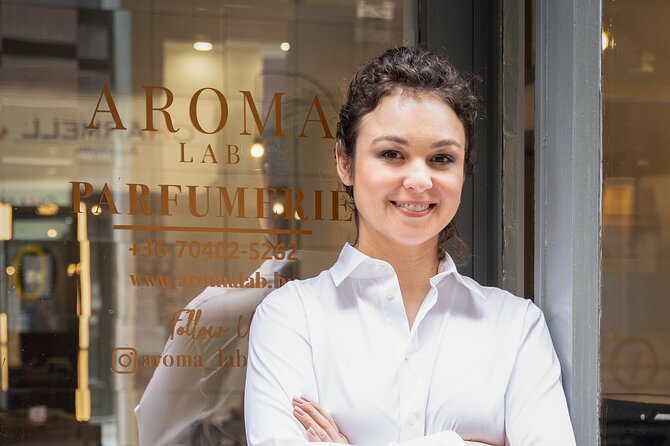 Fragrance Experience in Private Perfume Atelier - Personalized Fragrance Consultation Session