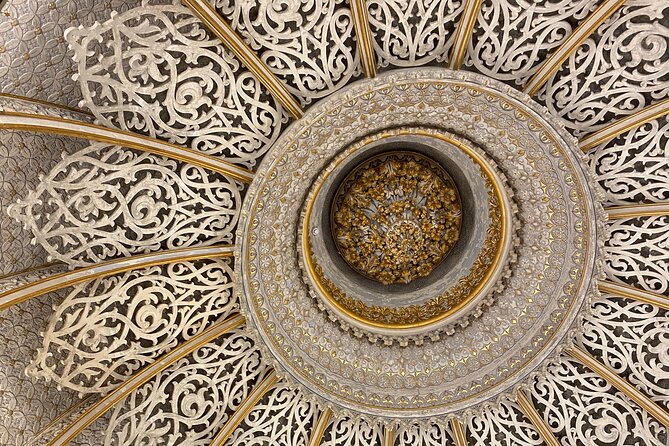 Full Day Tour Magic Sintra & Cascais - Lunch and Restroom Facilities