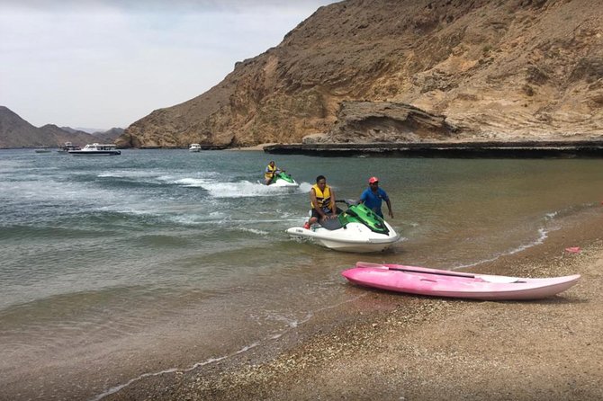 Kayaking- The Wave Muscat, Oman - Location and Pricing
