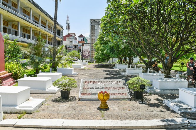 Killing Fields and Prison S21 Bus Tour - Tour Experience Insights