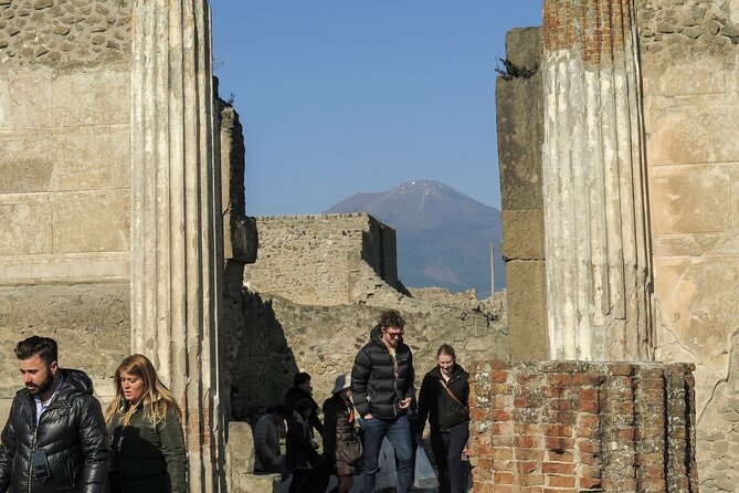 Magical Christmas Tour Around Pompeii - Local Insights and Historical Anecdotes