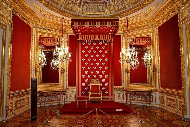 Old Town With Royal Castle + Warsaw Uprising Museum: SMALL GROUP /Inc. Pick-Up/ - Morning or Afternoon Options
