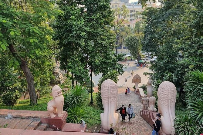 Phnompenh a Day Tour Excursive With Guide and Driver