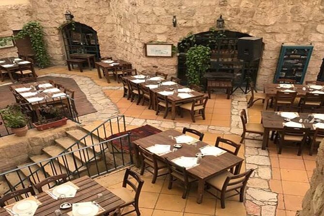 Private Madaba Haret Jdoudna Restaurant Lunch or Dinner From Amman - Enjoy Private Transfer and Onboard Wi-Fi