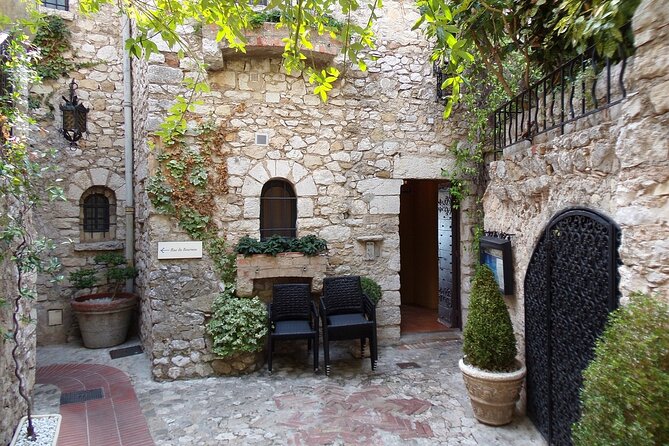 Private Medieval Villages Tour With Wine Tasting - Tour Highlights and Inclusions