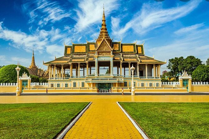 Private Taxi Siem Reap to Phnom Penh (English Speaking Driver) - The Sum Up