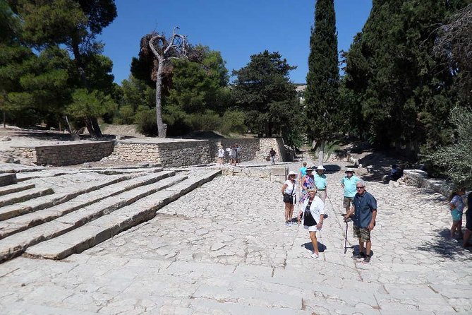 Private Tour to Knossos and Archaeological Museum or Shopping From Heraklion - Operating Hours and Contact Information