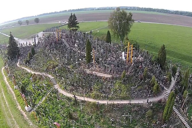 Private Transfer: Ryga to Klaipeda via Hill of Crosses & Rundale Palace - WiFi and Guide Service