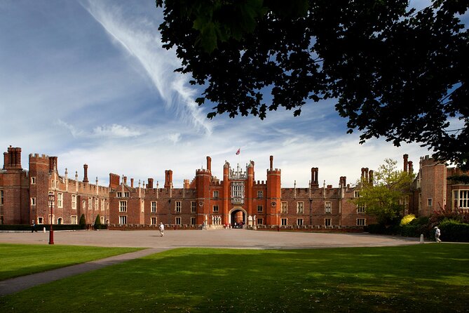 RHS Garden Wisley and Hampton Court Palace Private Tour - Meeting and Pickup